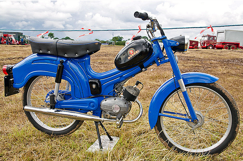 1965 MotoBi 48cc 3-speed moped 1.png