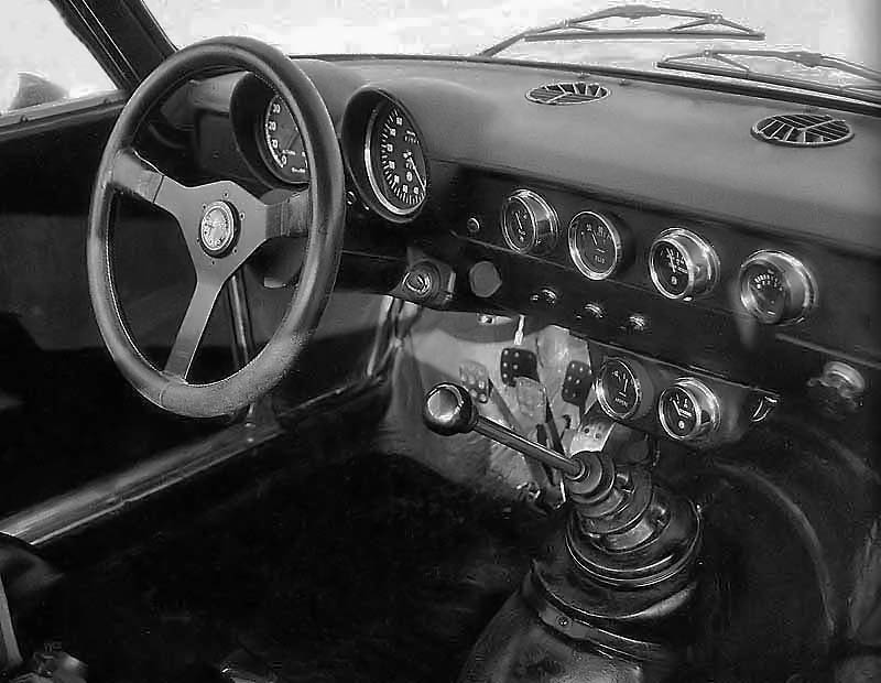 Alfa Romeo 1750 GTAm Autodelta (interno).jpg