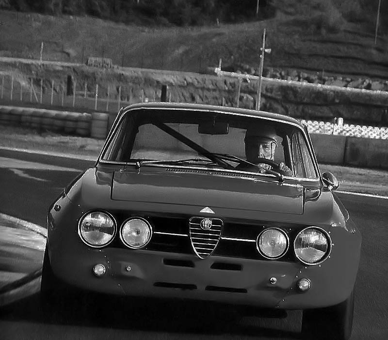 Alfa Romeo 1750 GTAm Autodelta (1970 1).jpg