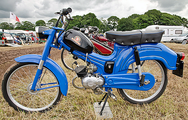 1965 MotoBi 48cc 3-speed moped 2.png