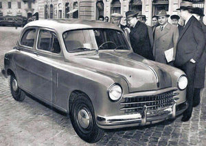 800px-Fiat 1400 presentata a De Gasperi.jpg